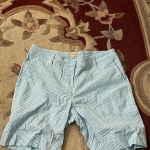 Daniel Cremieux Blue and White Flat Front Shorts